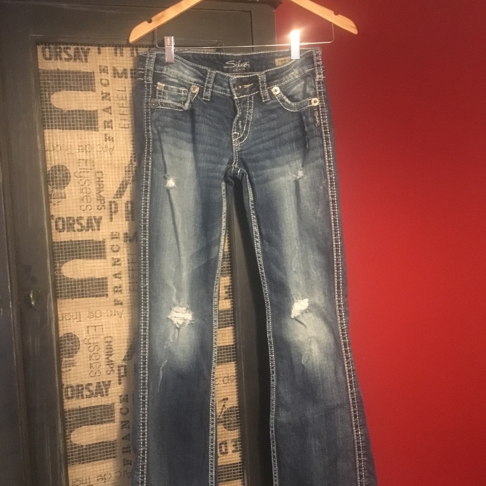 Silver Jean Size 26/ 31 Distressed Low Rise